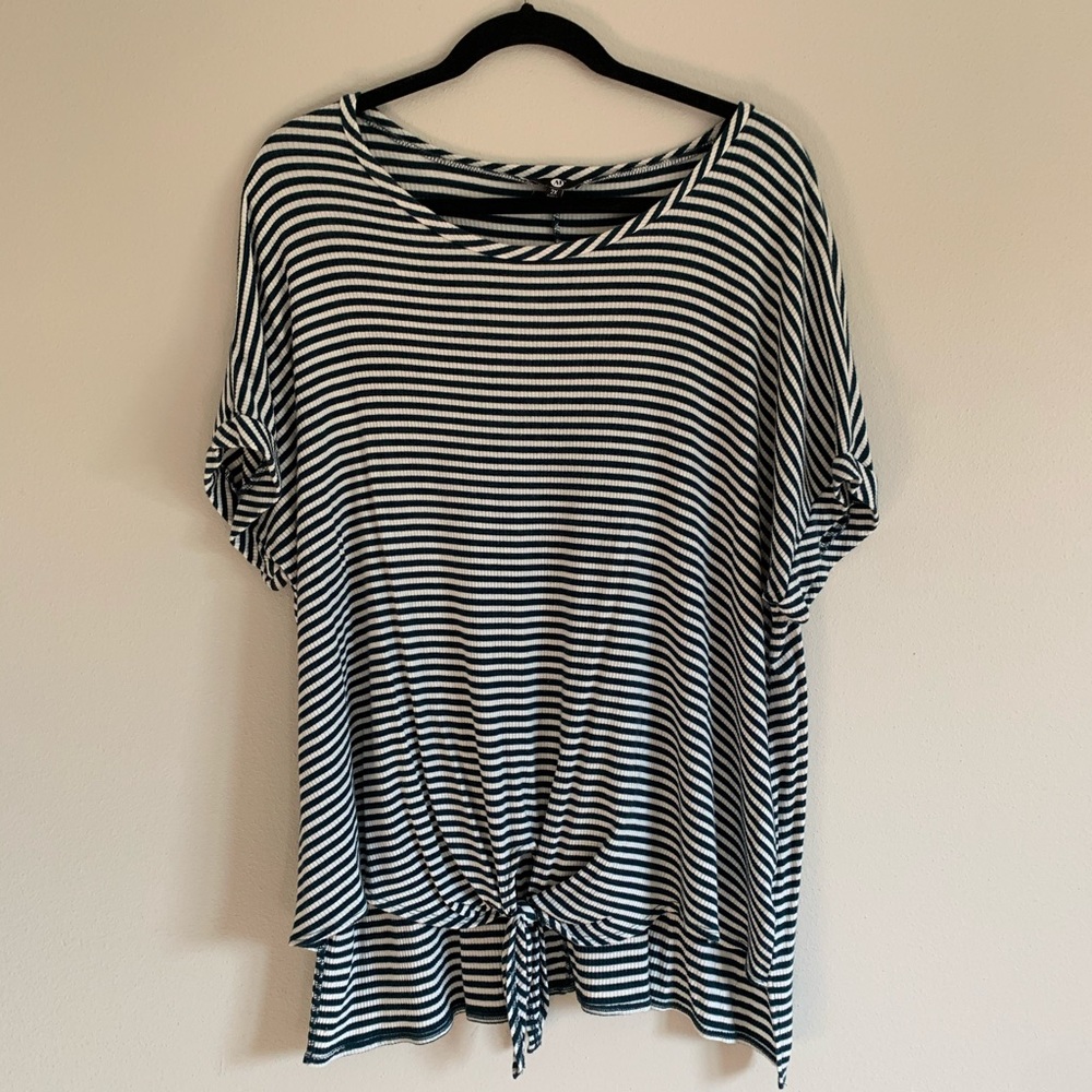 Dark blue/green striped top